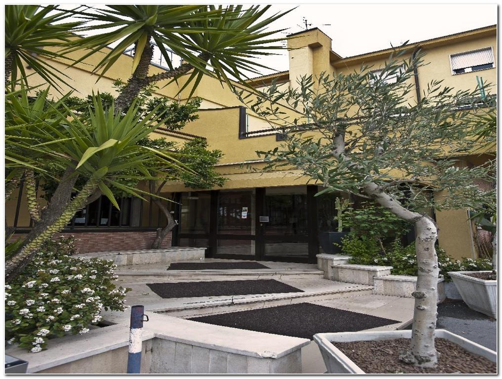 Hotel Veronese เชรินโญลา ภายนอก รูปภาพ