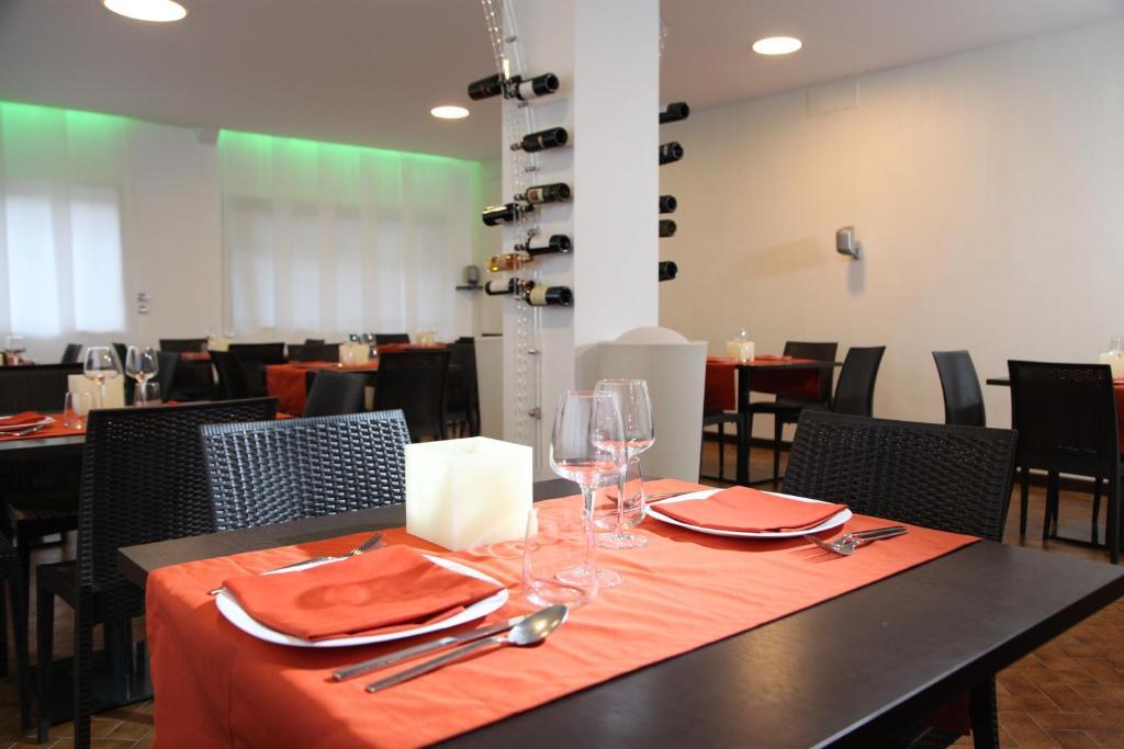 Hotel Veronese เชรินโญลา ภายนอก รูปภาพ